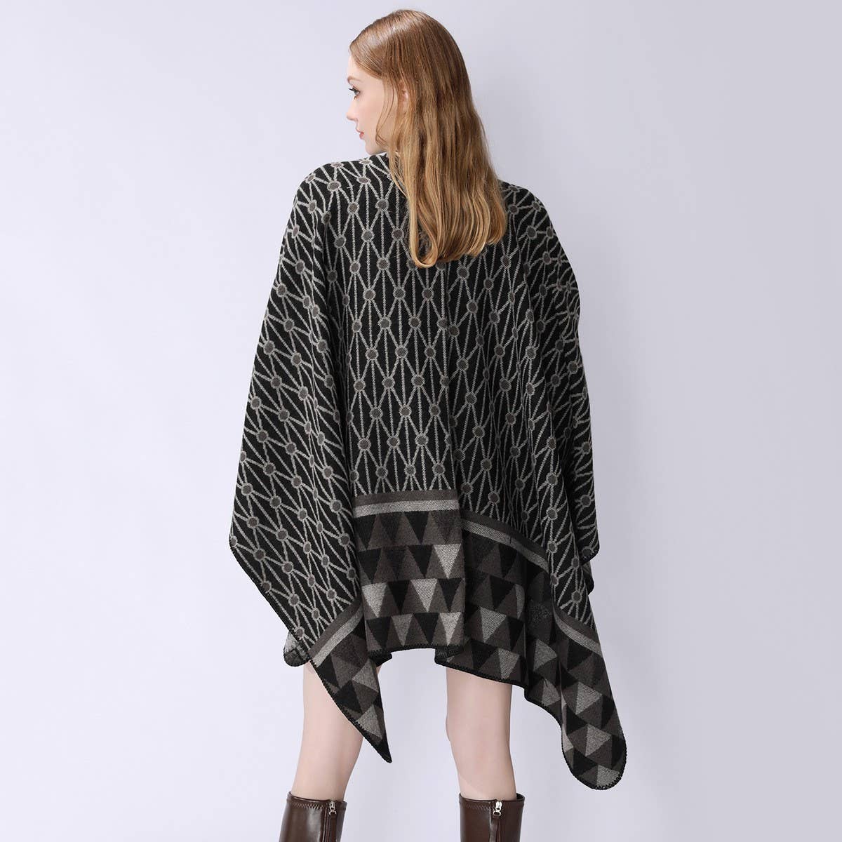 FASHION TRAVEL OUTFIT PHOTO WARM WARM SHAWL_CWMM2093