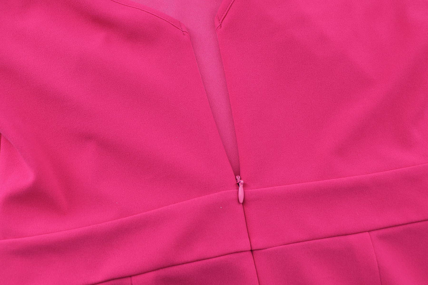 Covers buttocks elegant refined bow-tie dress