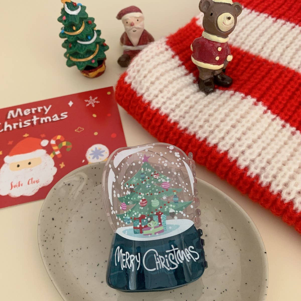 CWAHA07718_HOLIDAY ACRYLIC SANTA CAT CRYSTAL HAIR CLIP