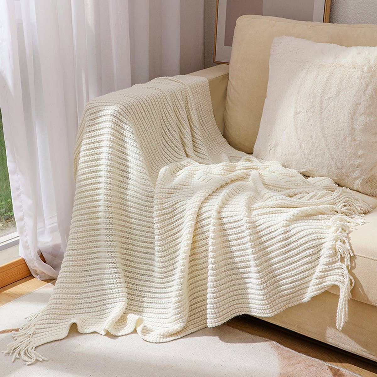 KNITTED SOFT BLANKET WITH TASSELS