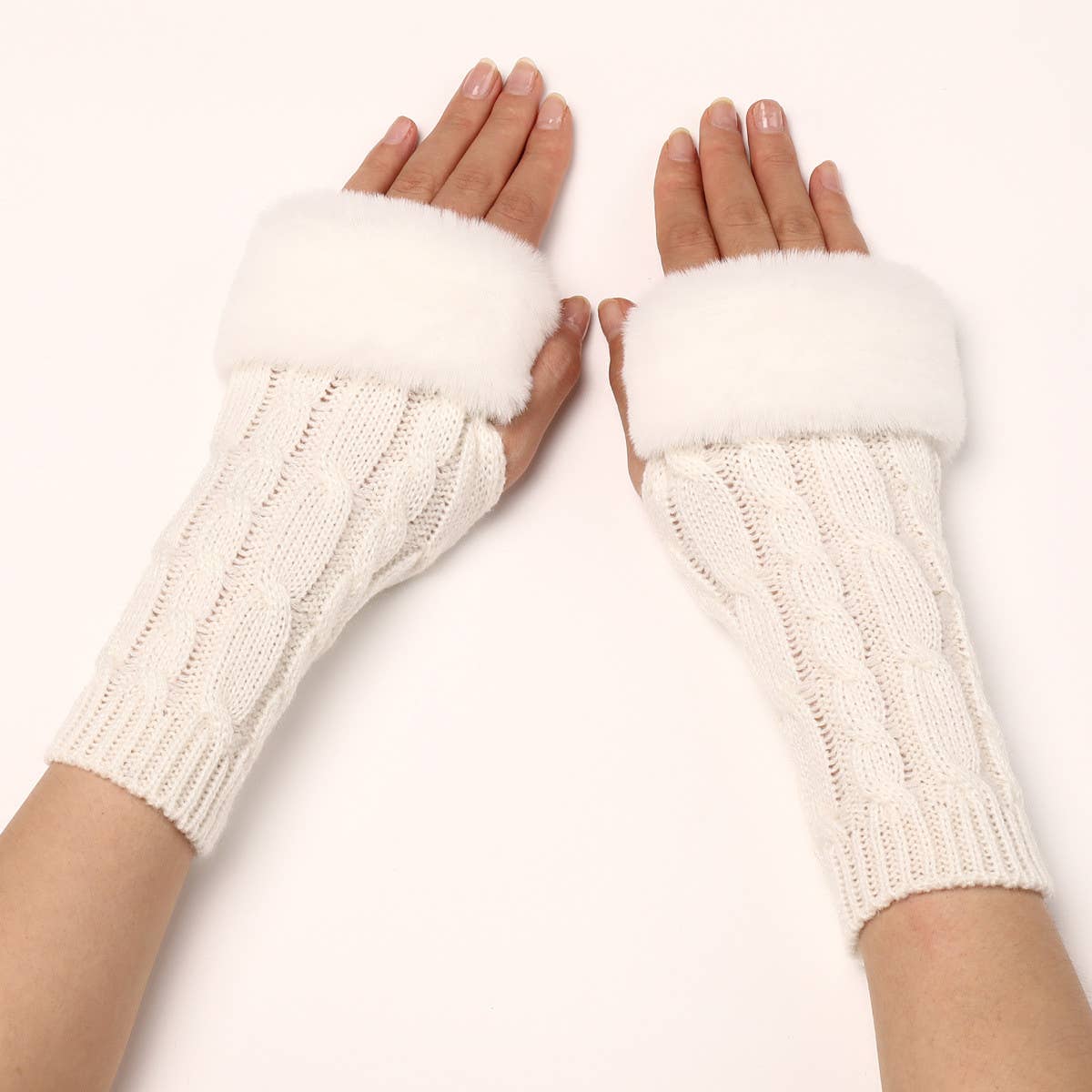 DIAMOND-SHAPED TWISTED GLOVES_CWAG0104
