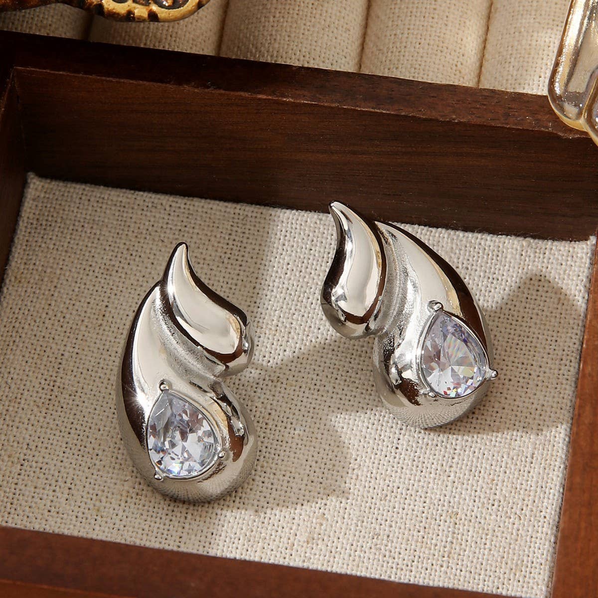 18K GOLD PLATED DOUBLE-LAYER TEARDROP EARRINGS_CWMM3654
