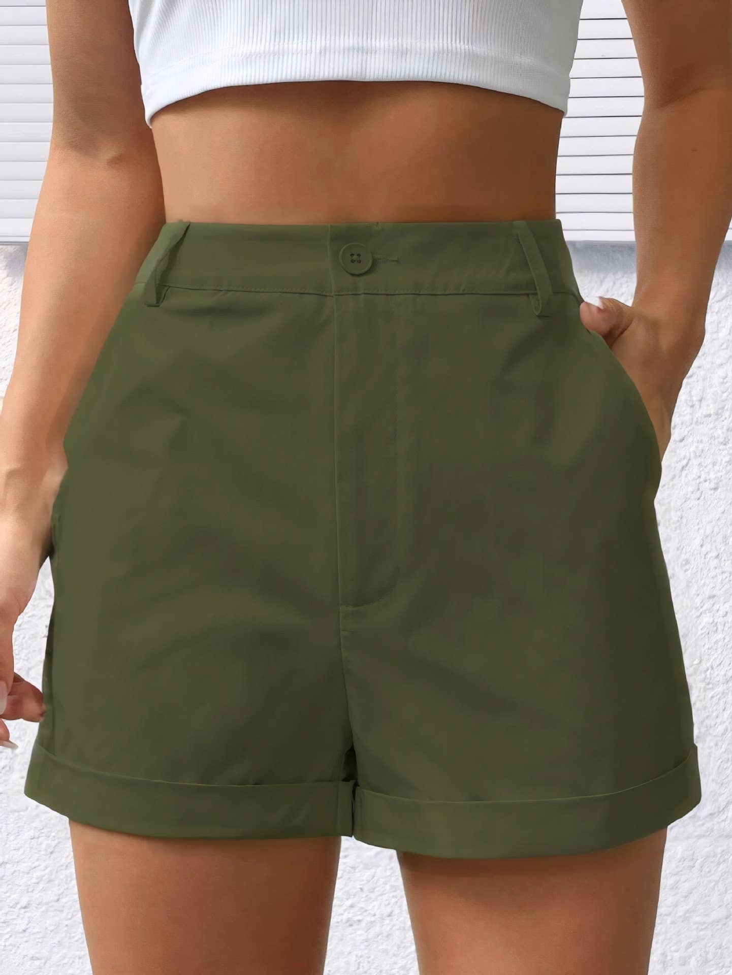 Casual, loose, simple and solid-colored shorts