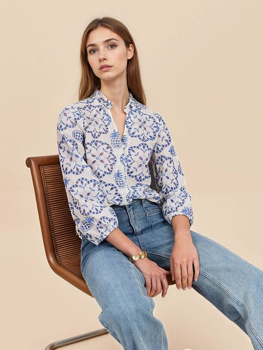 Blue and white patterned stand-up collar shirt