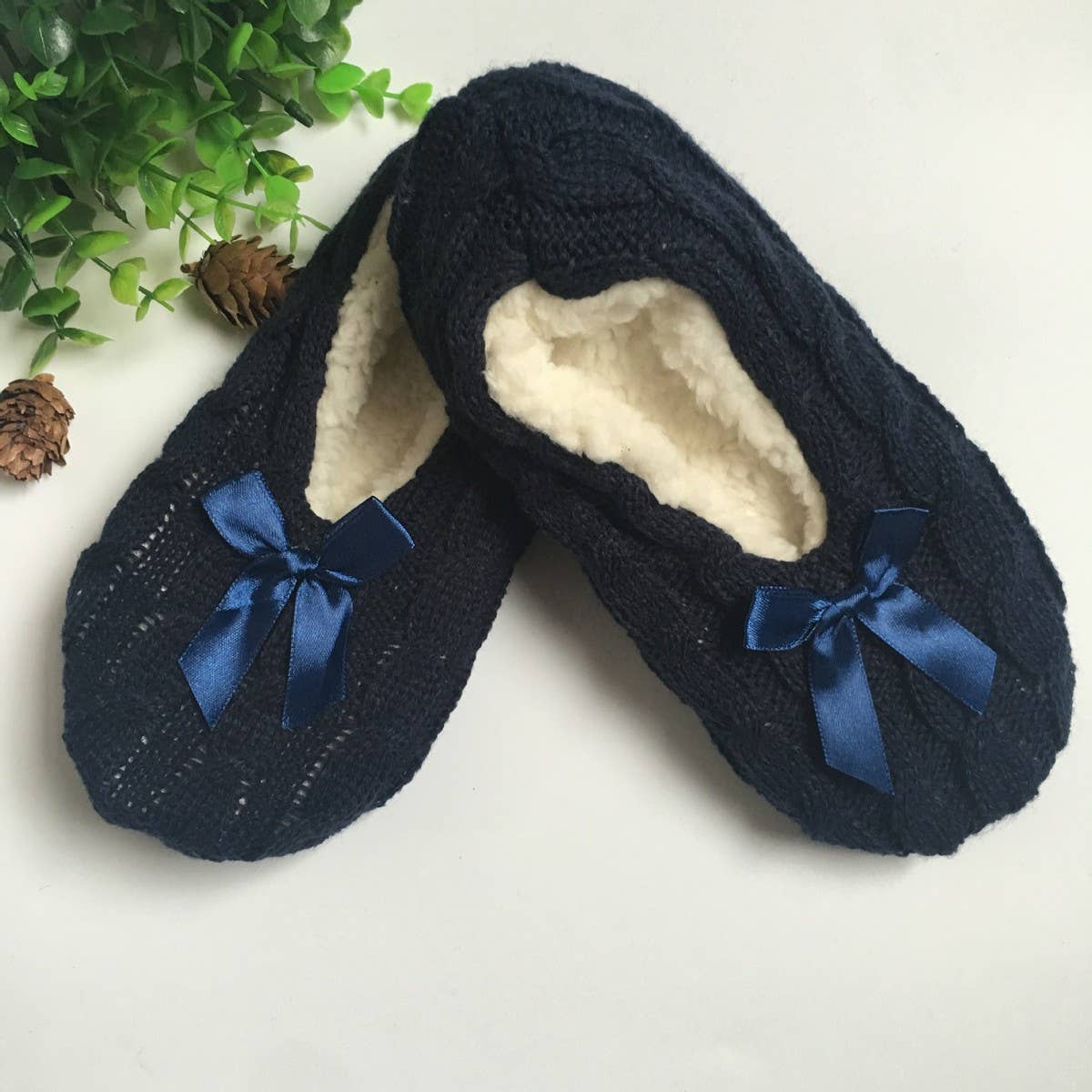 ADULTS THICKENED INDOOR SOFT SOLE SHOES FOR WARMTH_CWMS1182