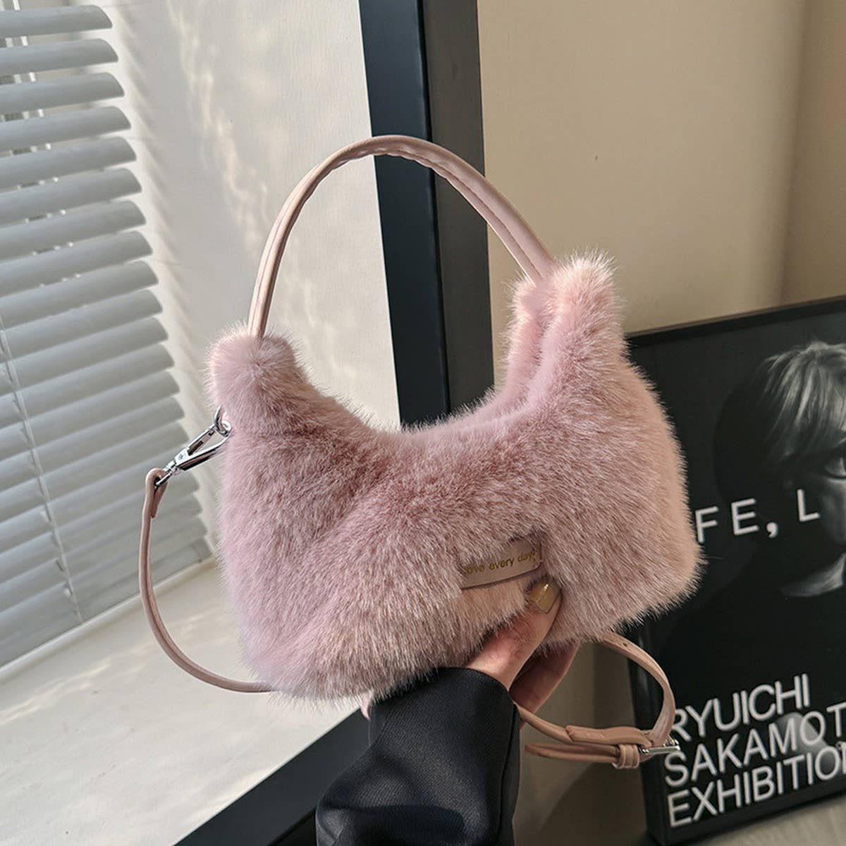 WINTER FASHION CROSSBODY BAG FAUX FUR PLUSH BAG_CWAB3932