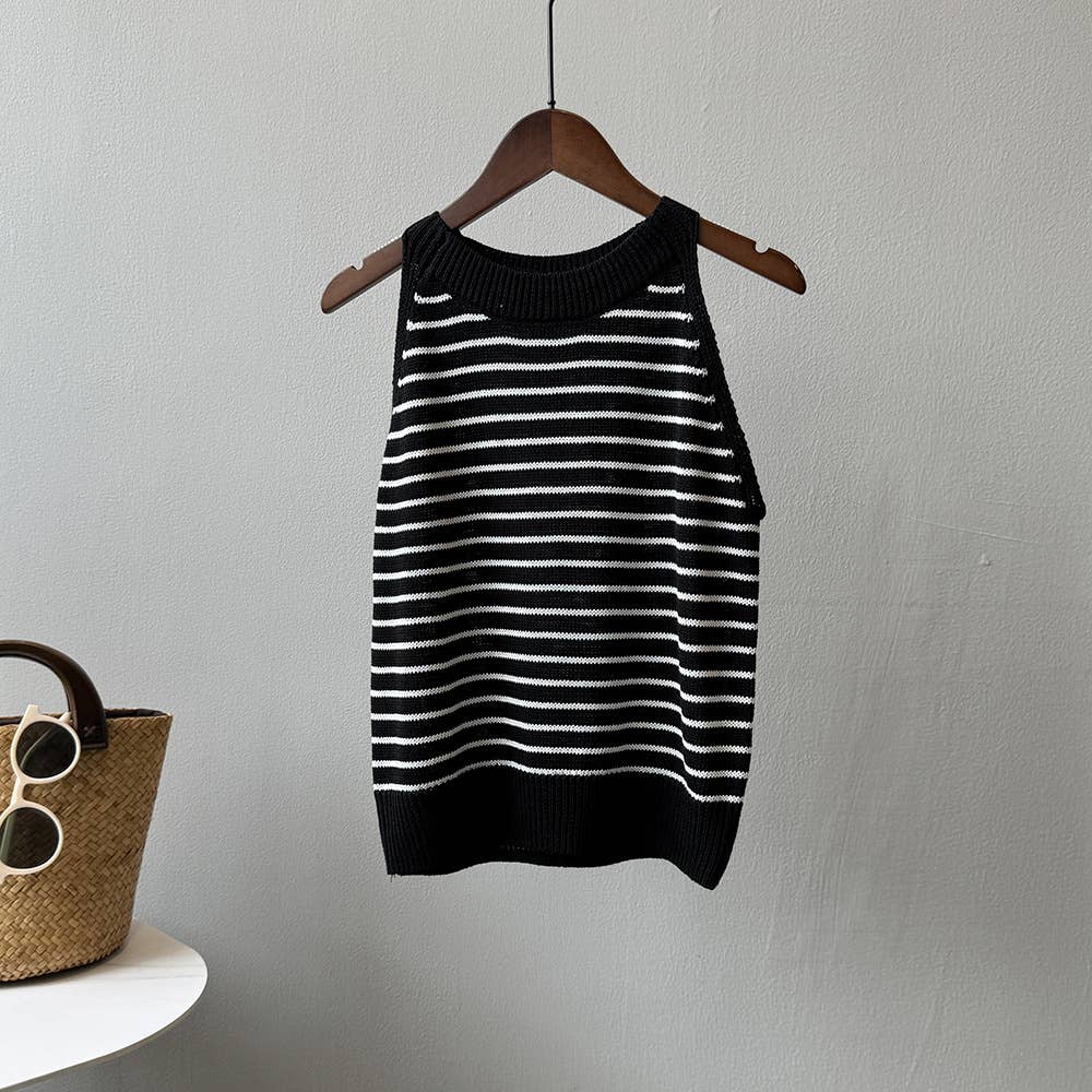 CREW-NECK SLEEVELESS BOTTOM STRIPED KNIT CAMISOLE