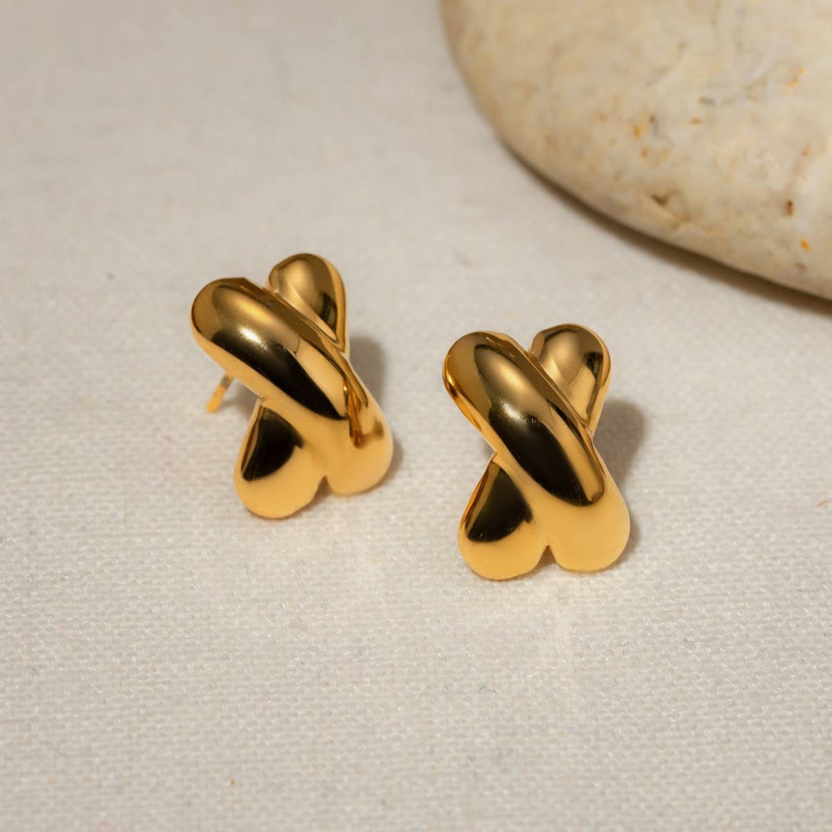 TEMPERAMENTAL SIMPLE LINES X-SHAPED EARRINGS