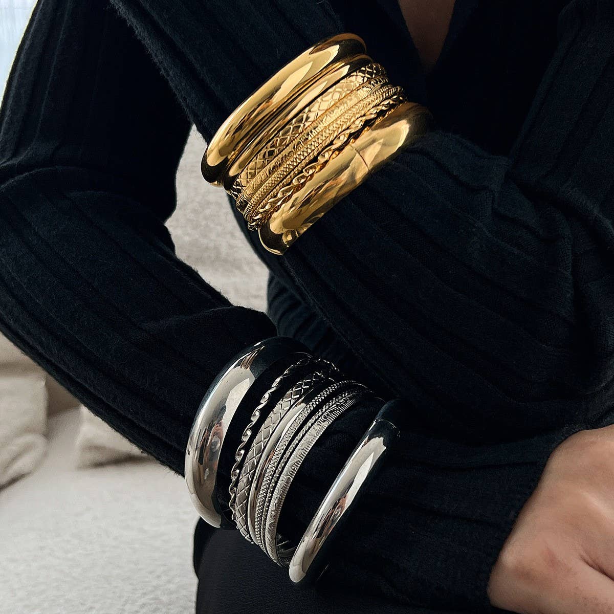 FASHIONABLE CURVED SMOOTH TWIST BRACELET