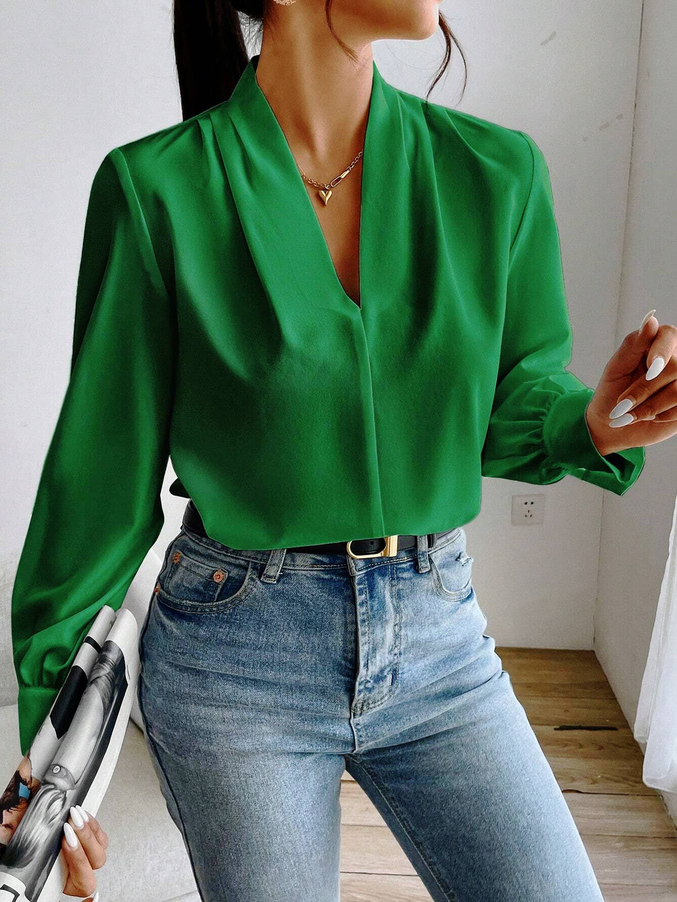 Design sense V-neck loose long-sleeved shirt