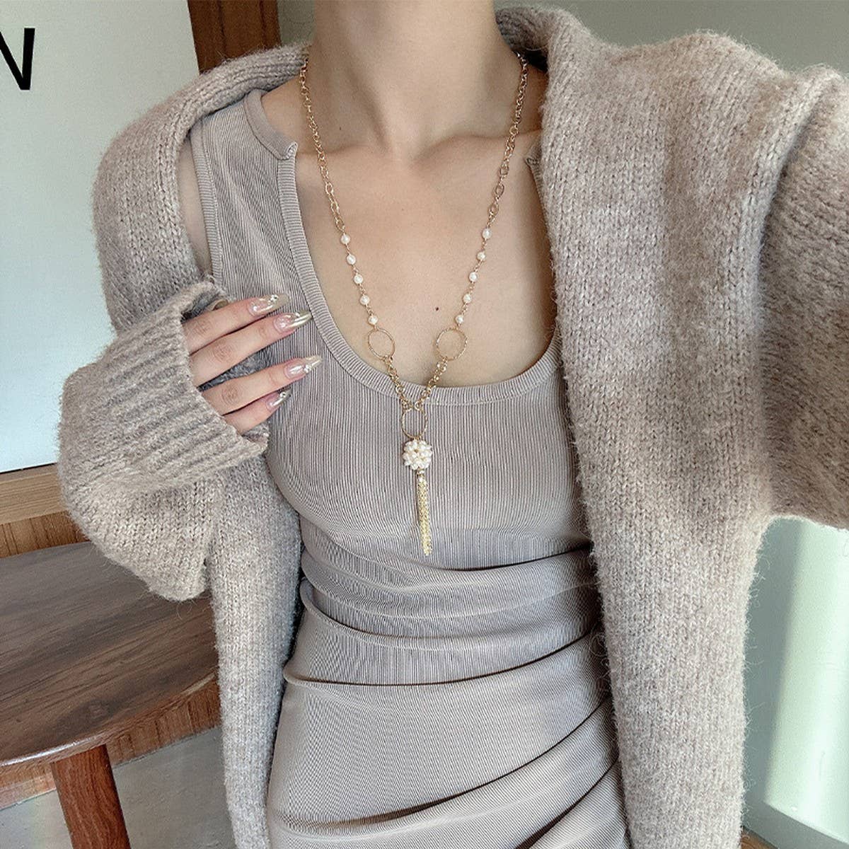 WOMEN'S NATURAL FRESHWATER PEARL SWEATER NECKLACE