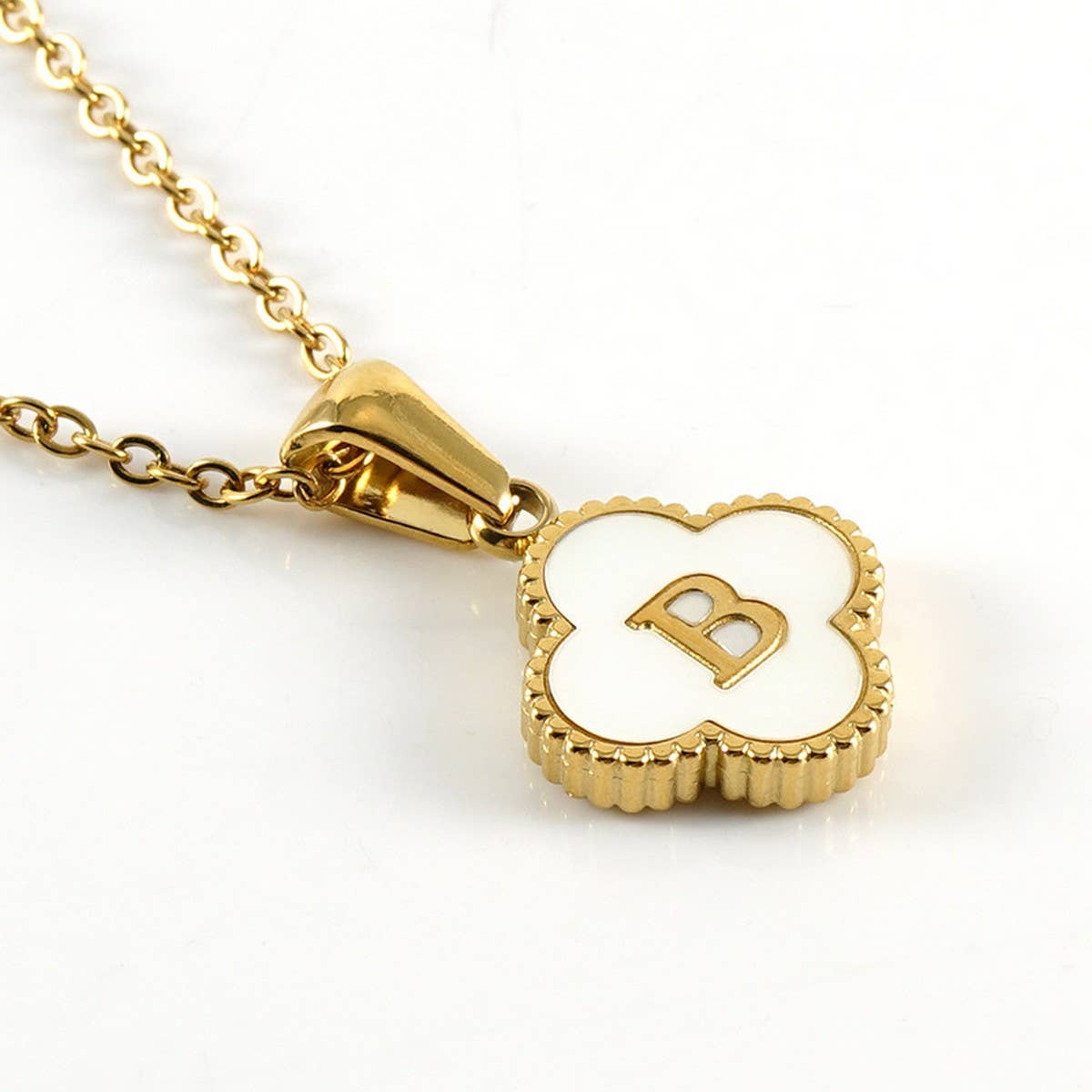 FOUR LEAF CLOVER 26 LETTER SHELL PENDANT NECKLACE