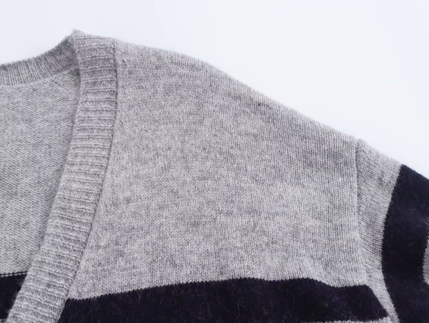 BIG V-NECK LOOSE SINGLE BREASTED STRIPED CARDIGAN