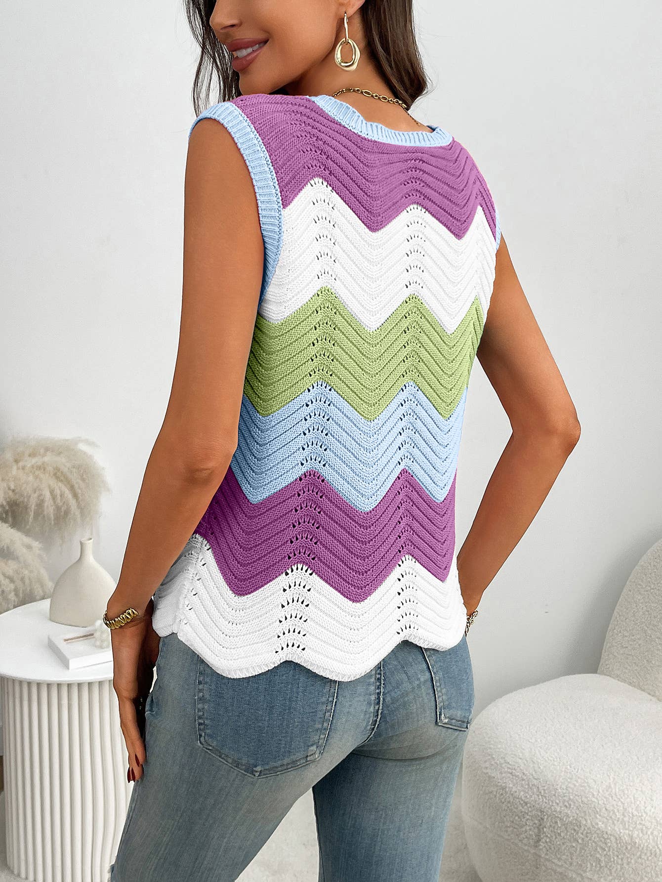 Contrasting color wavy round-neck pullover vest