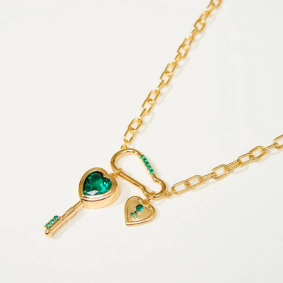 Fashionable emerald heart key necklace