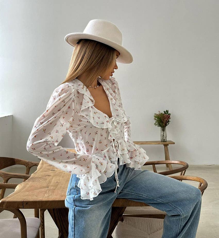 Chic V-neck ruffle floral print fitted shirt