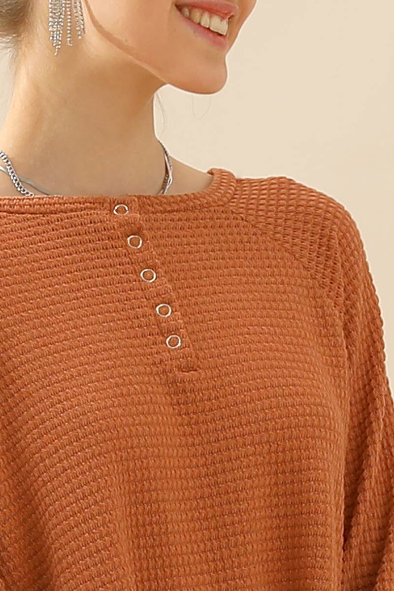 CWTTL1099-P-M_R NECK EYELET REGLAN SWEATER KNIT TOP