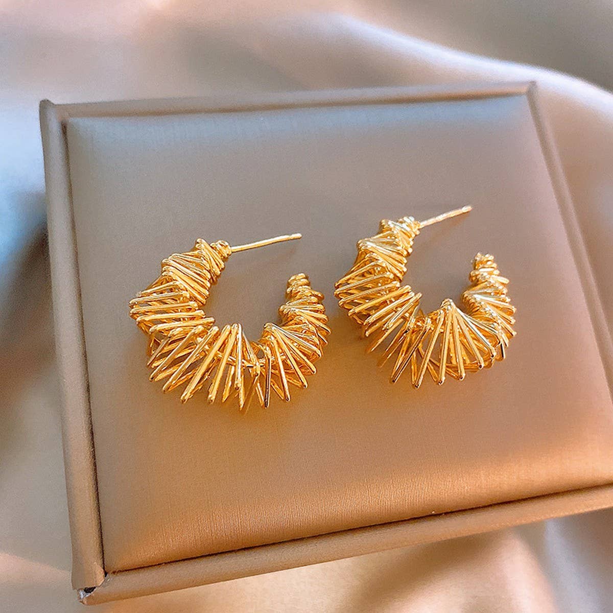 TWISTED HOLLOW C SHAPE FASHION EARRINGS