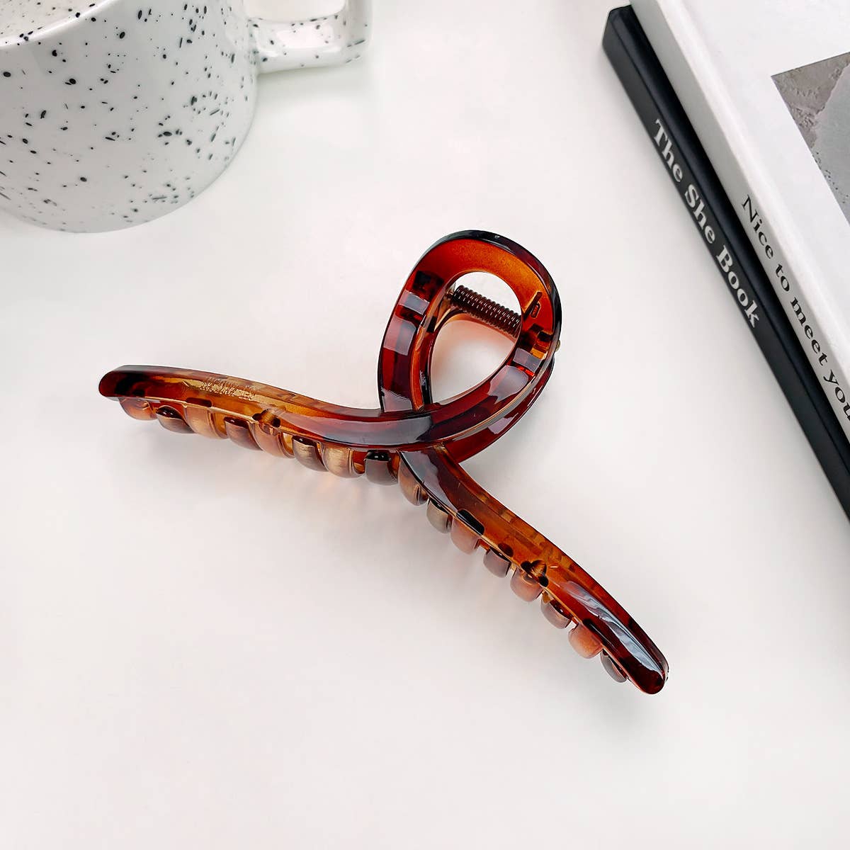 Arc-shaped semi-circular transparent gripper