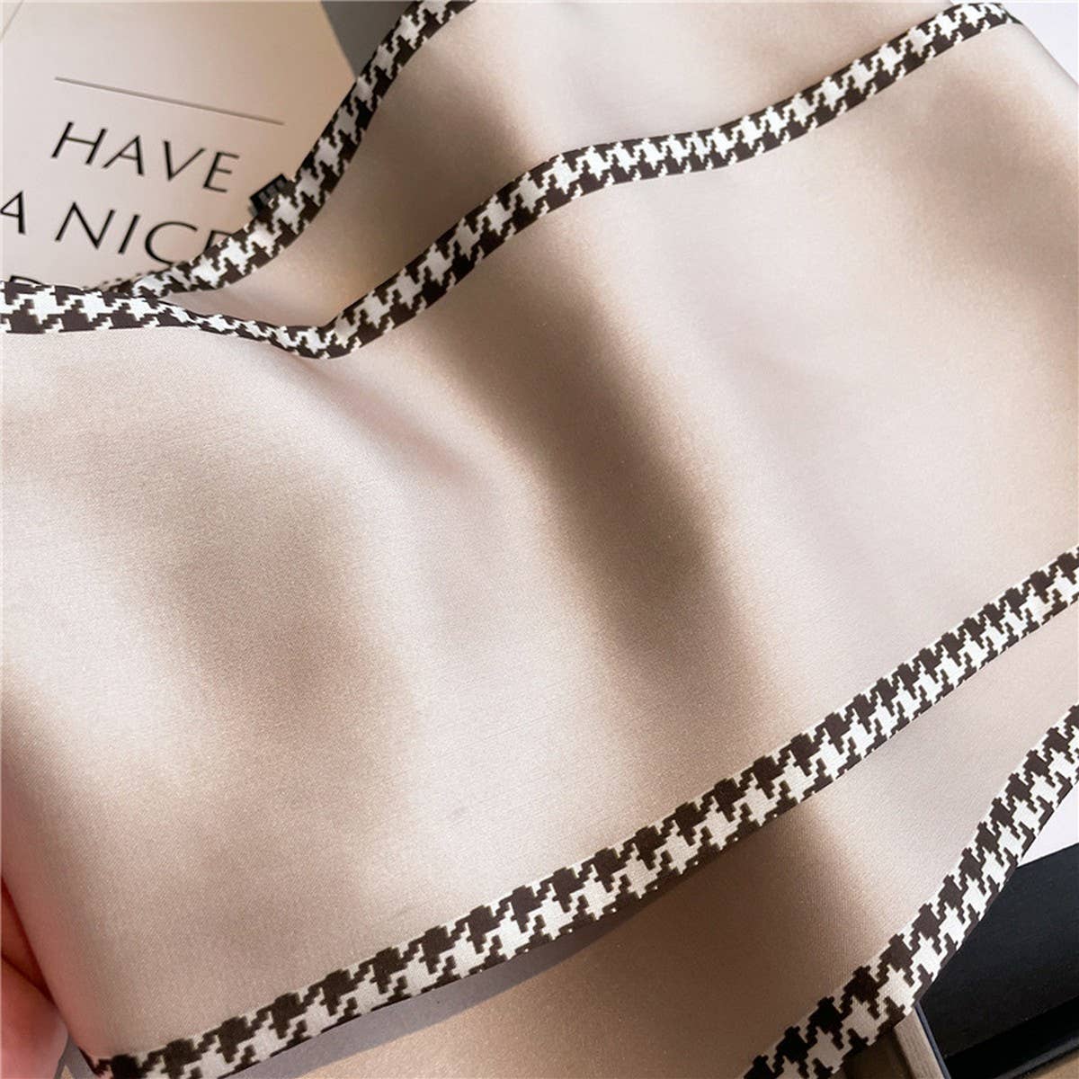 VERSATILE NARROW COMMUTER TEMPERAMENT HEAD SCARF