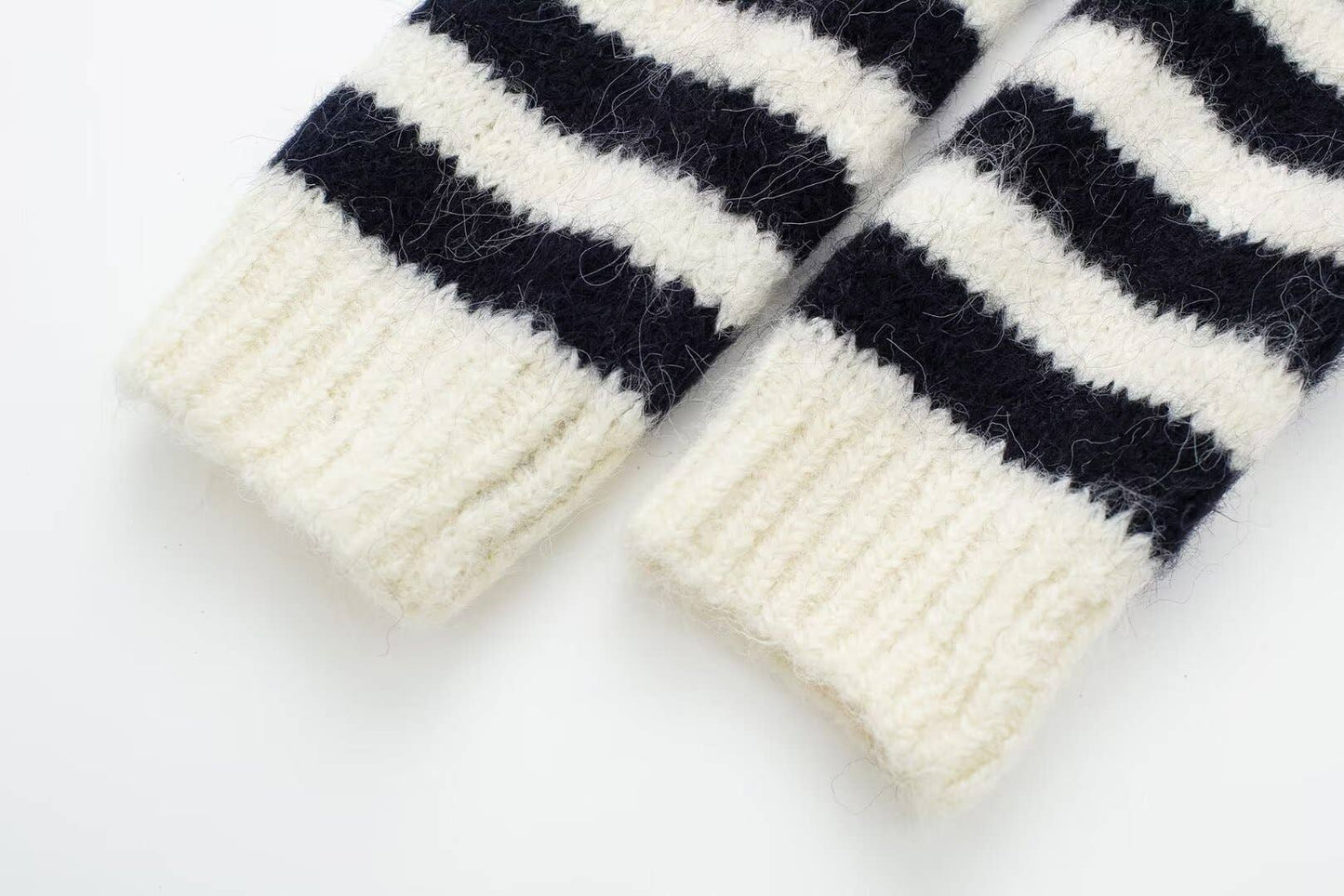 BUTTON TEMPERAMENT STRIPED CREW NECK SWEATER