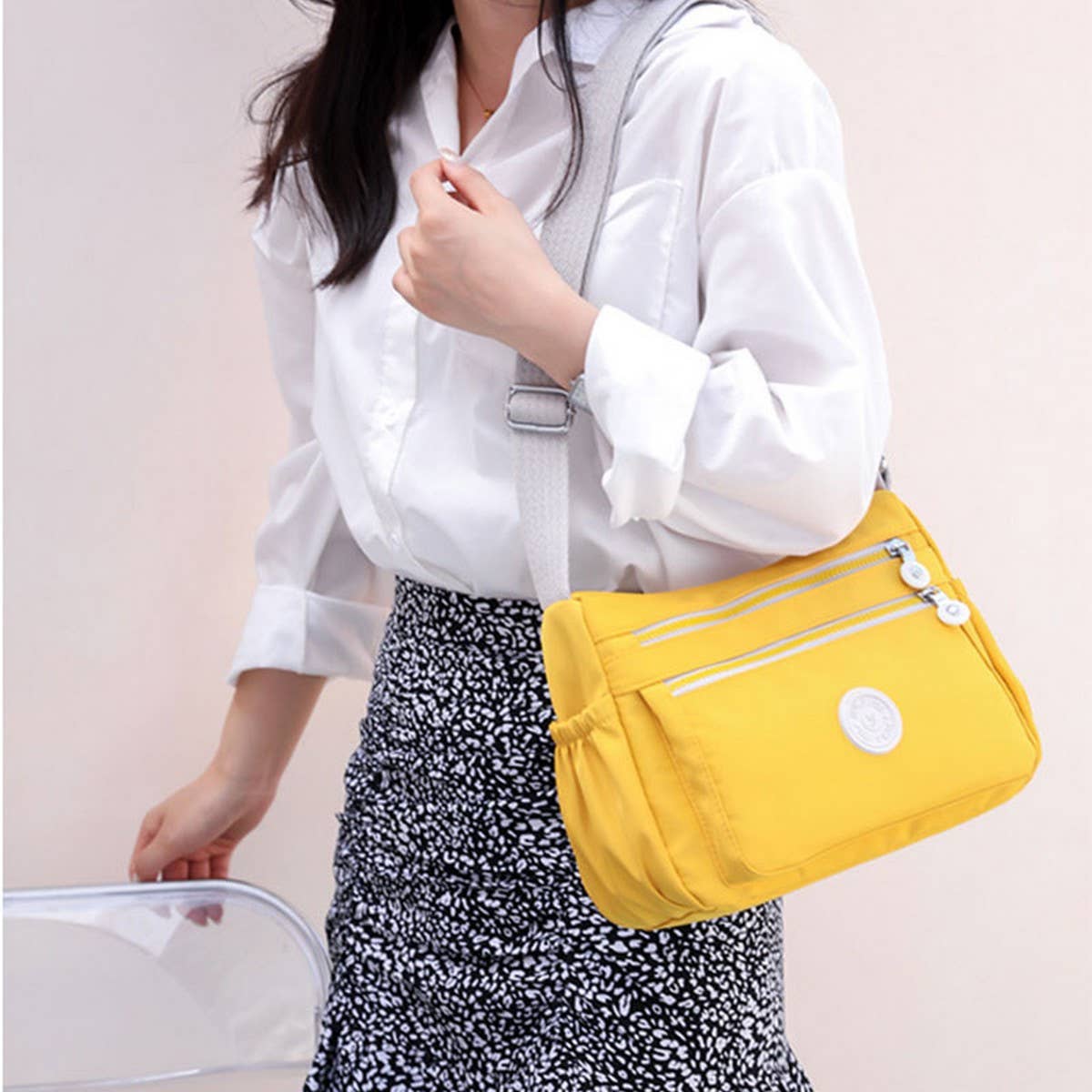 SIMPLE LARGE CAPACITY SHOULDER MESSENGER BAG_CWAB3516