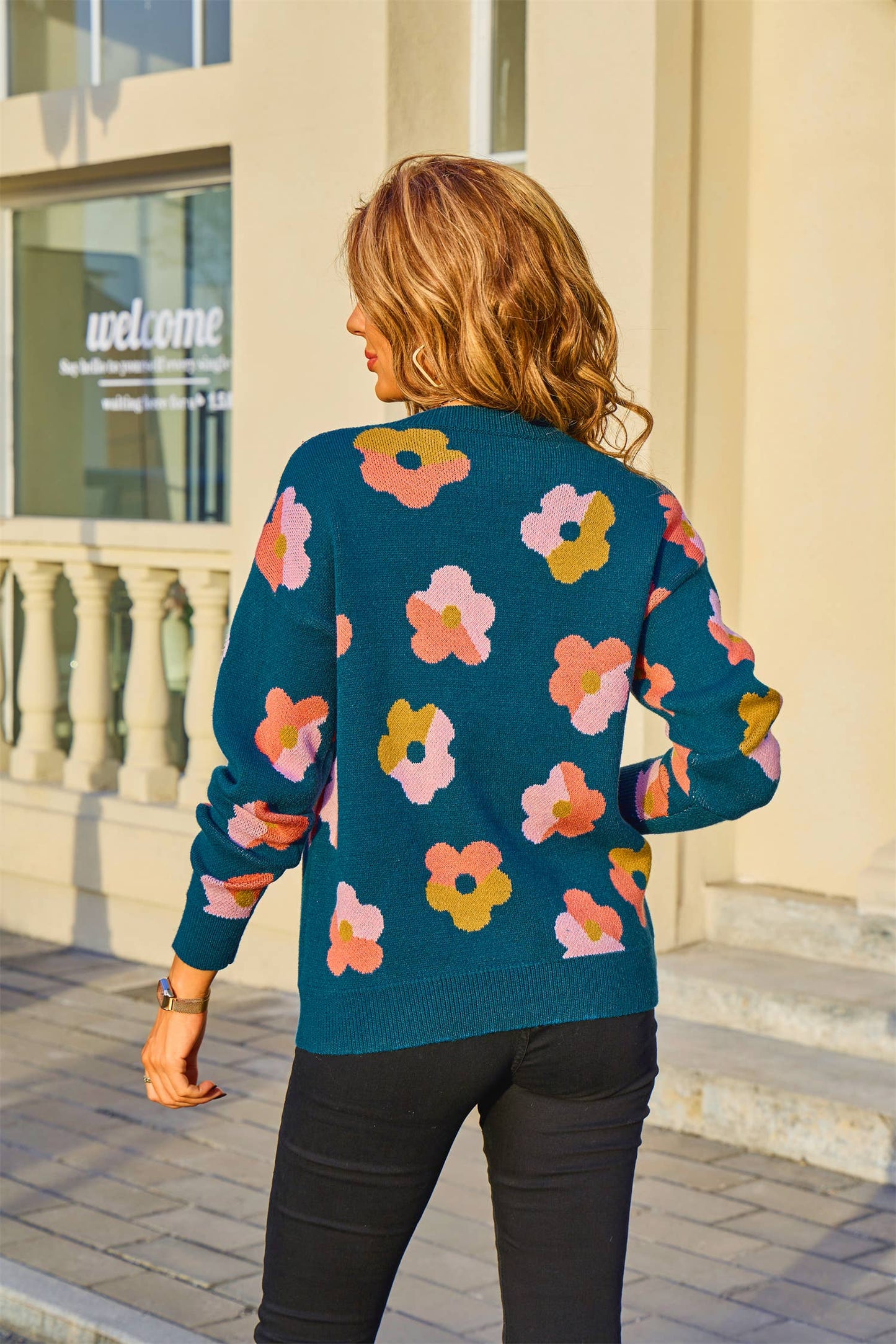 Color-blocked round-neck fashion knitted sweater