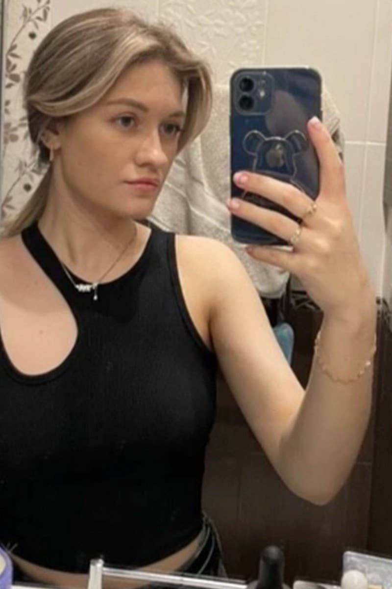 CWTTK0502_RIBBED BELLY-BARING CUT-OUT SLEEVELESS TANK TOP