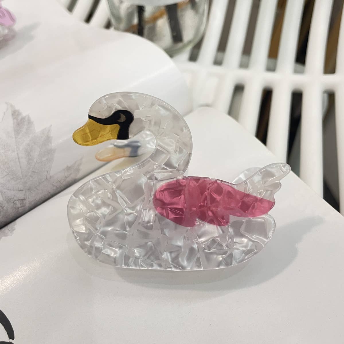 CWAHA4498_CAT CARTOON SHARK CLIP ACRYLIC HAIR CLIP