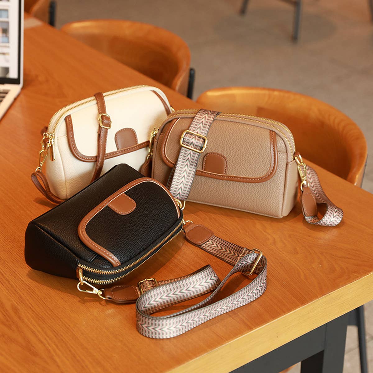 VERSATILE LYCHEE SHOULDER BAG_CWAB2948