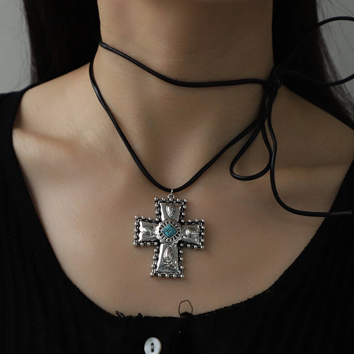 CAMEO VINTAGE CROSS DAISY PENDANT NECKLACE SET_CWAJE2910