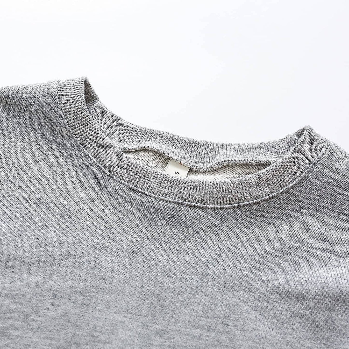 Crop top with fashionable printed sweatshirt