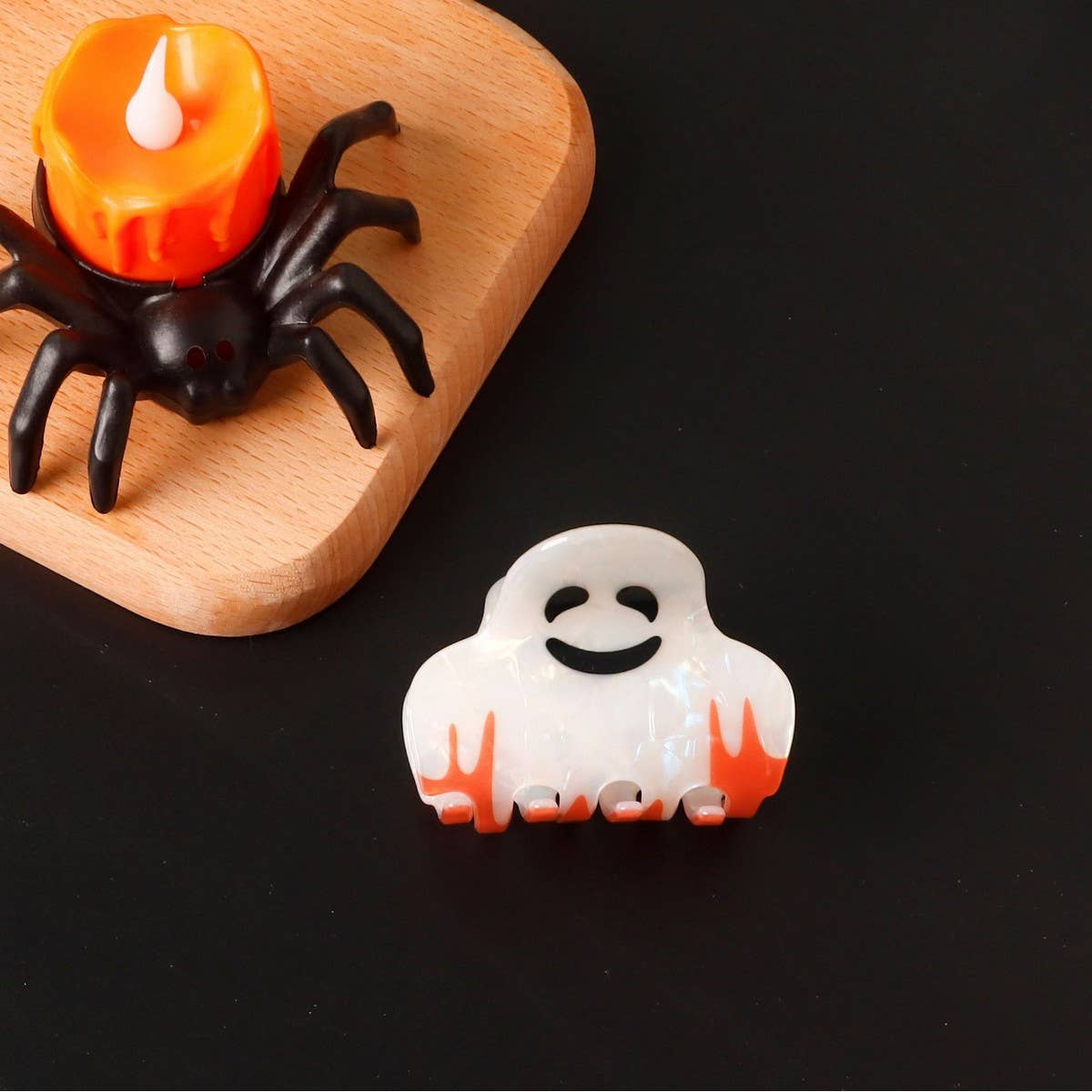 CWAHA1613_HALLOWEEN WHITE GHOST CARTOON EMOJI HAIR CLAW CLIP