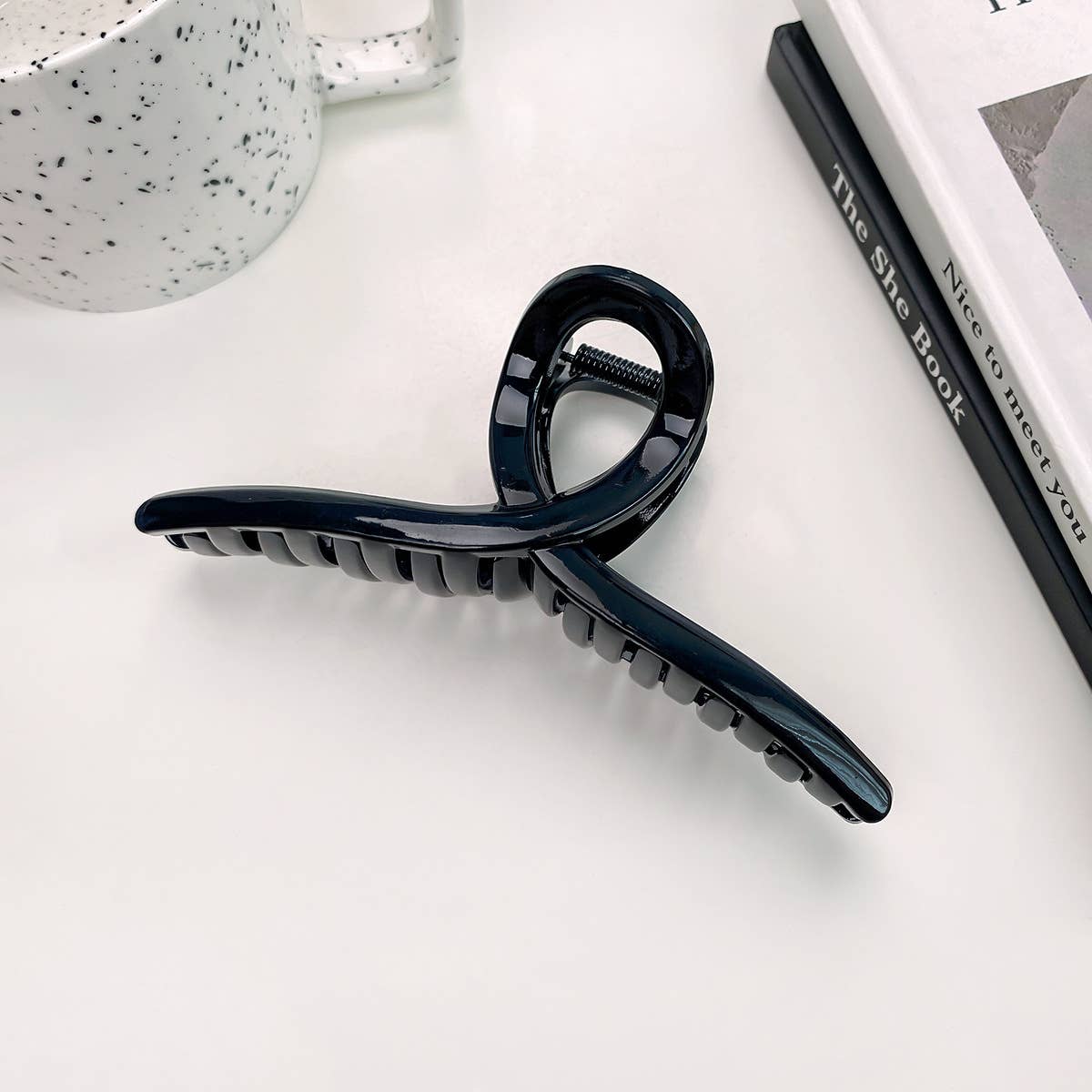 Arc-shaped semi-circular transparent gripper