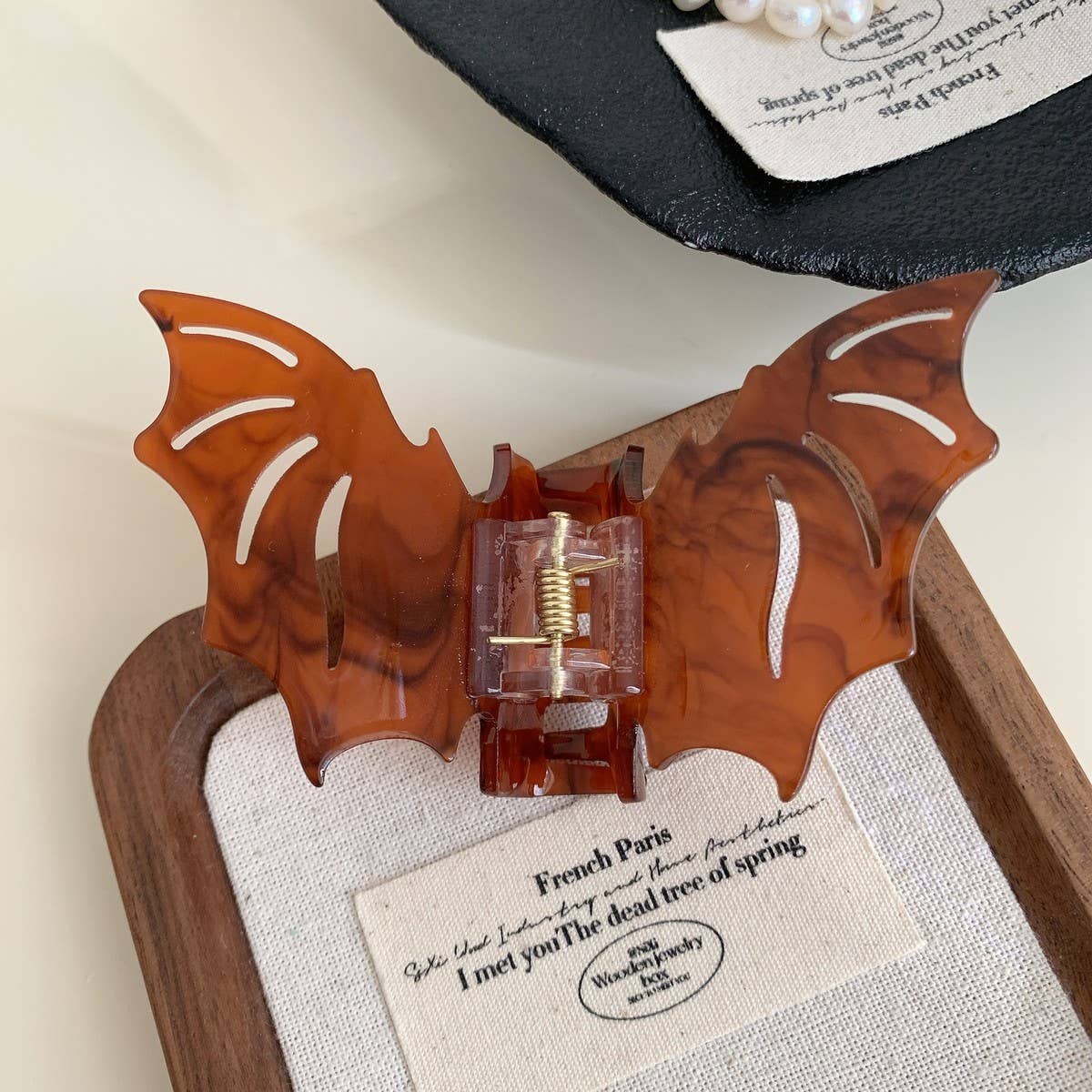 CWAHA07706_HALLOWEEN BAT WING CLAW HAIR CLIP