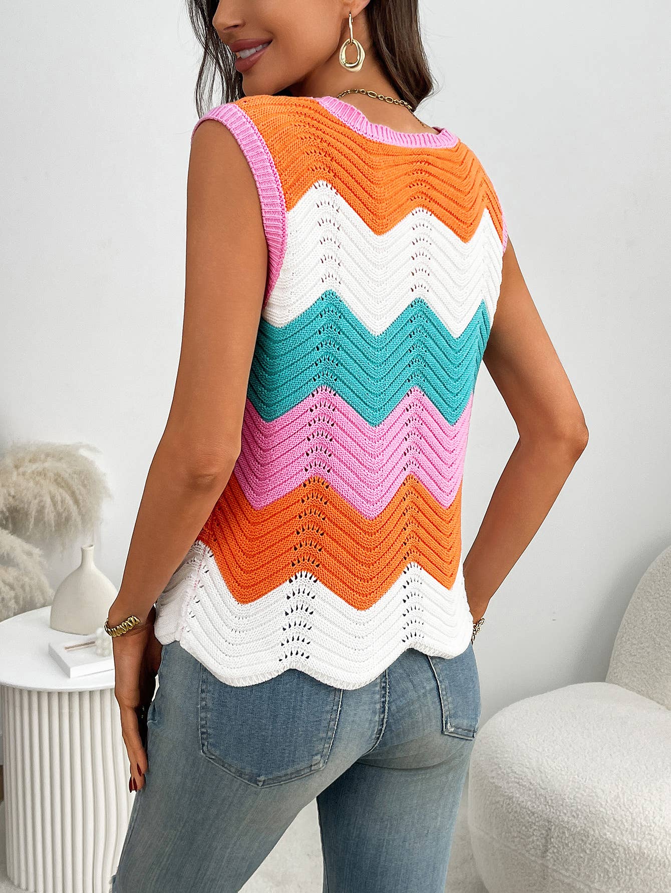 Contrasting color wavy round-neck pullover vest