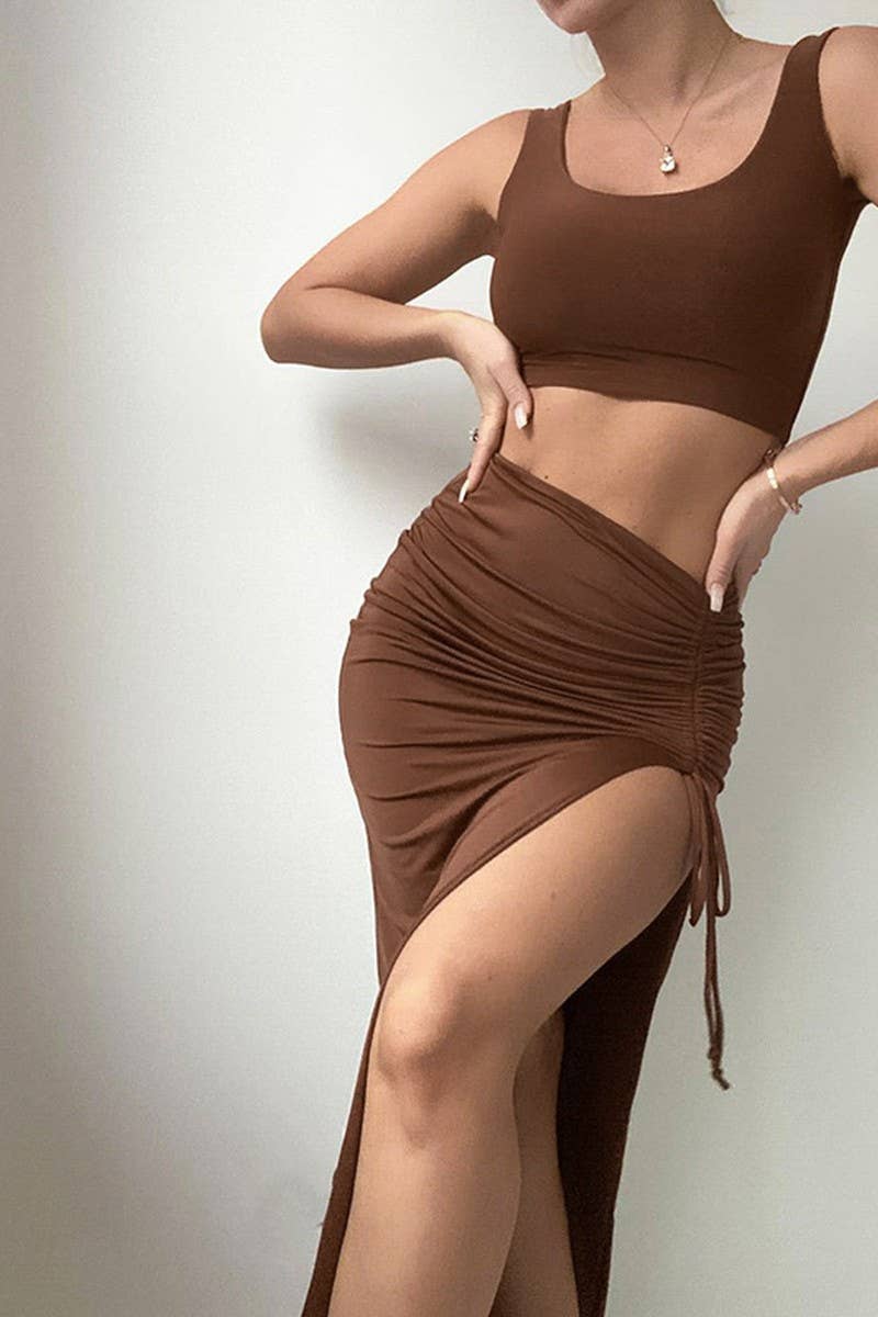 CWSS1097_SLIM FIT NAVEL-BARING SUSPENDER TOP AND SKIRT SET