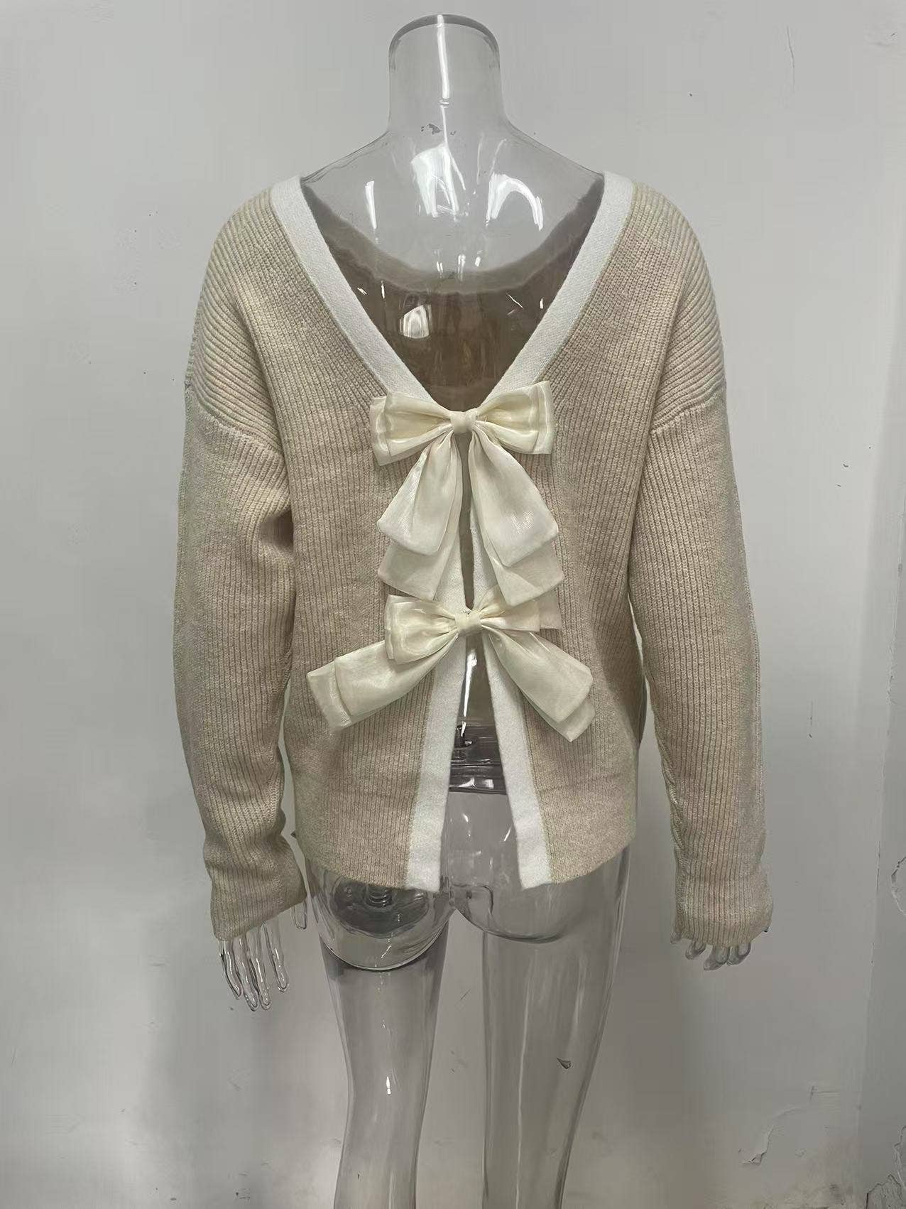 Back bow round collar sweater