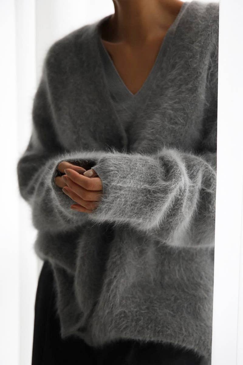 CWOCAL1100_KNITTED MINK LONG-SLEEVED V-NECK CARDIGAN