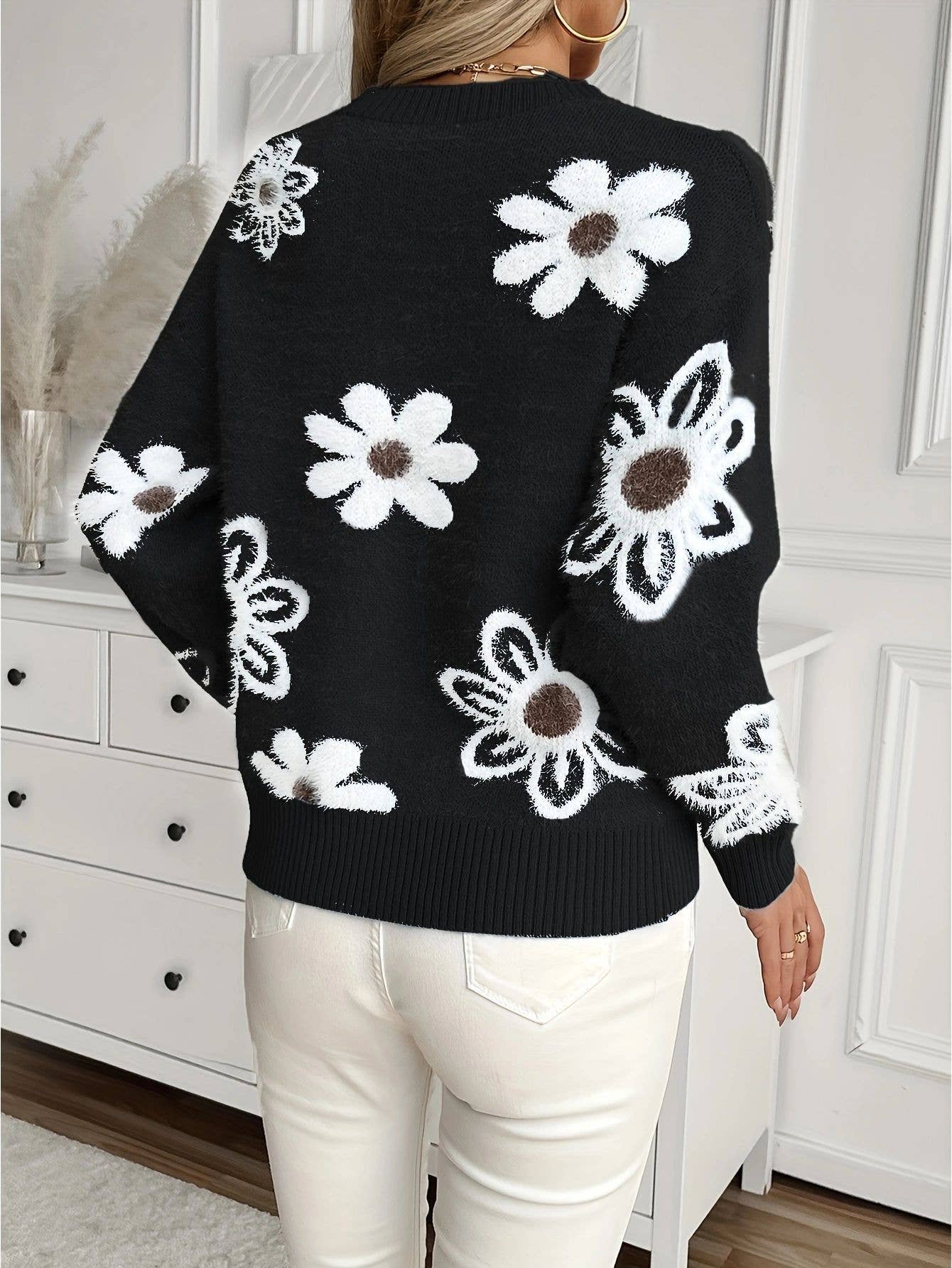 Fashionable and elegant floral knitted sweater
