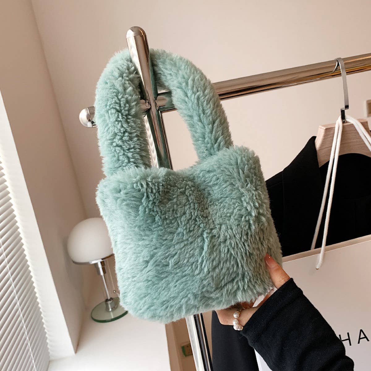 WINTER FASHION HANDHELD LAMBSWOOL BUCKET BAG_CWAB3955