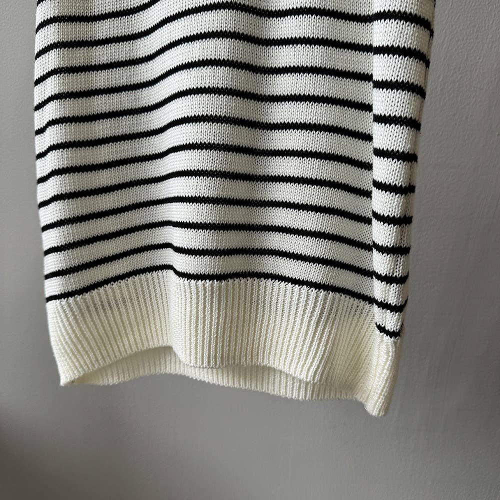 CREW-NECK SLEEVELESS BOTTOM STRIPED KNIT CAMISOLE