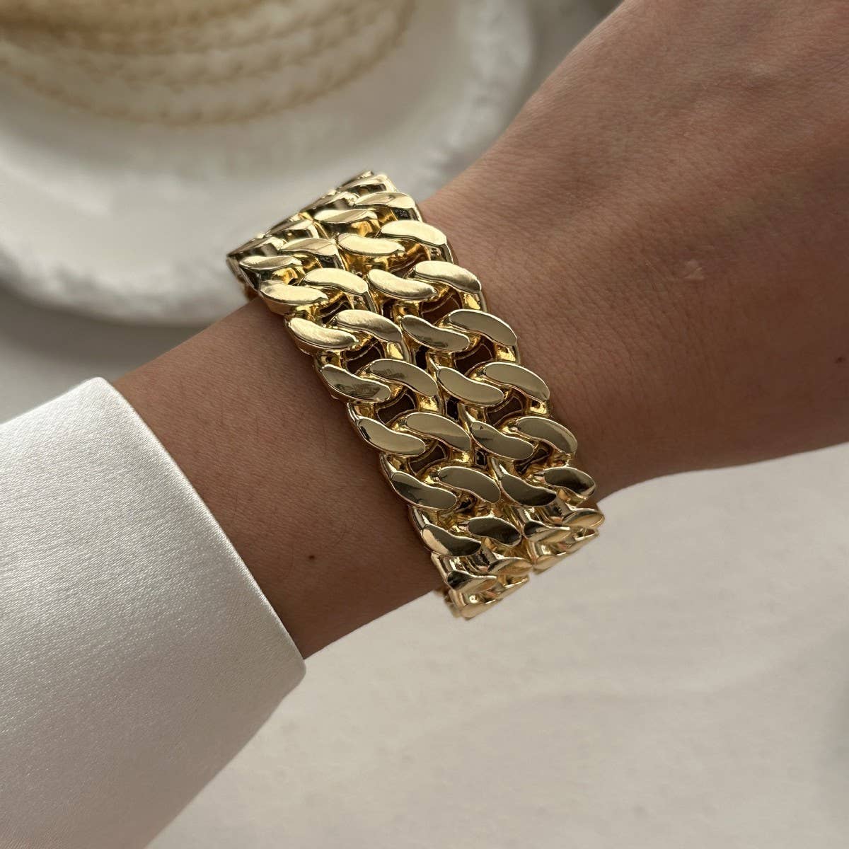 IRREGULAR METAL SMOOTH SPRING WIDE BRACELET
