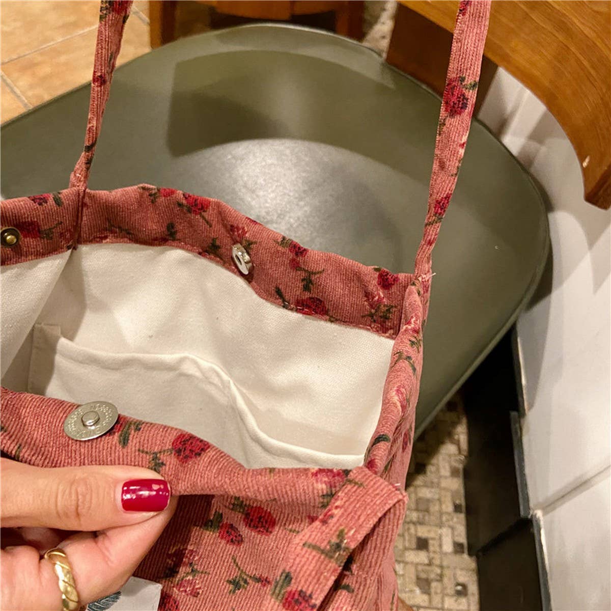 CWAB3899_CORDUROY SNAP-BUTTON LARGE-CAPACITY SHOULDER BAG