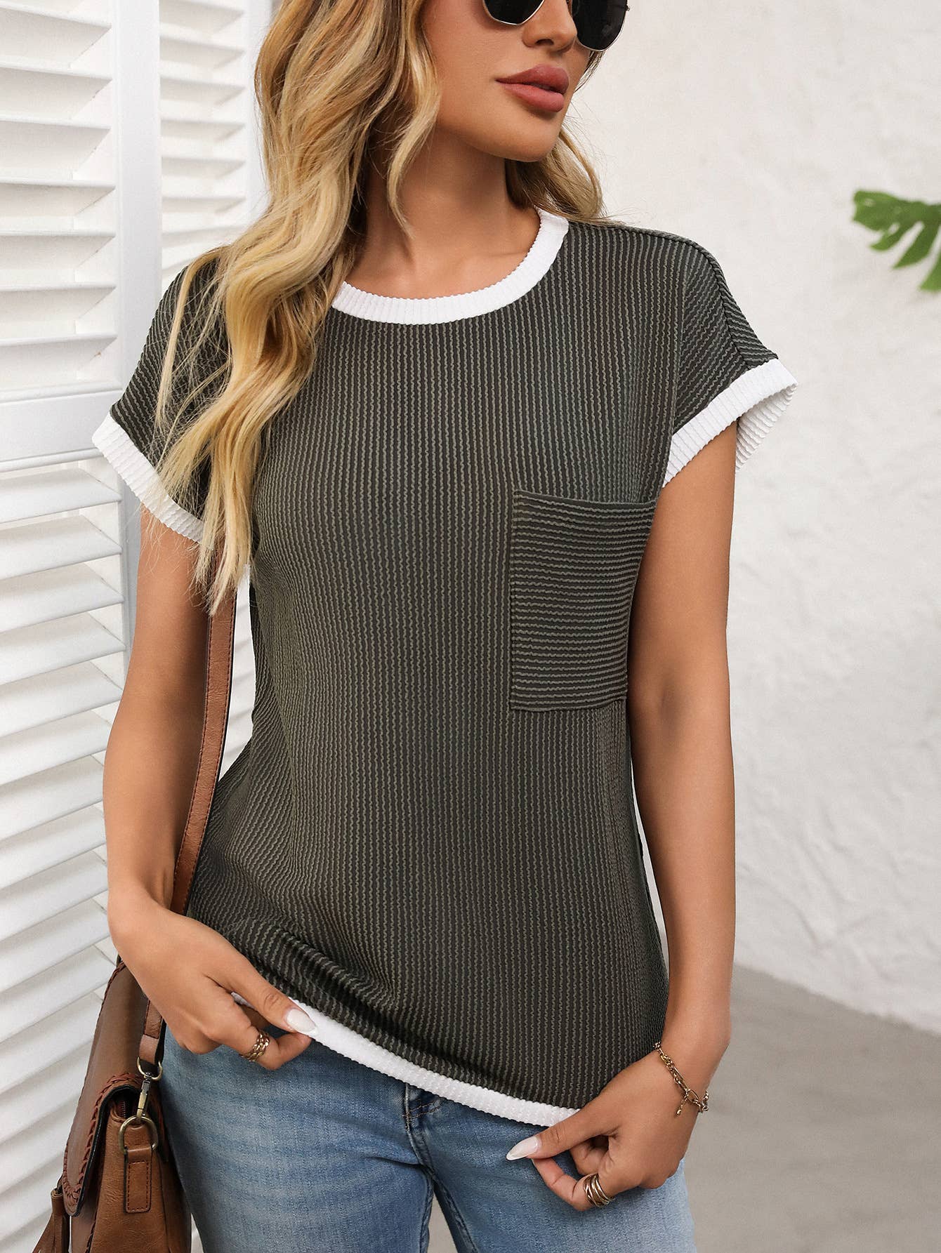 Crew-neck knitted twist strip casual T-shirt
