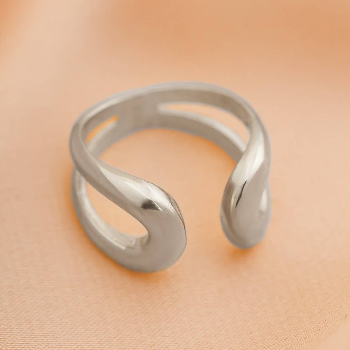 NEW EUROPEAN AND AMERICAN PERSONALIZED RINGS
