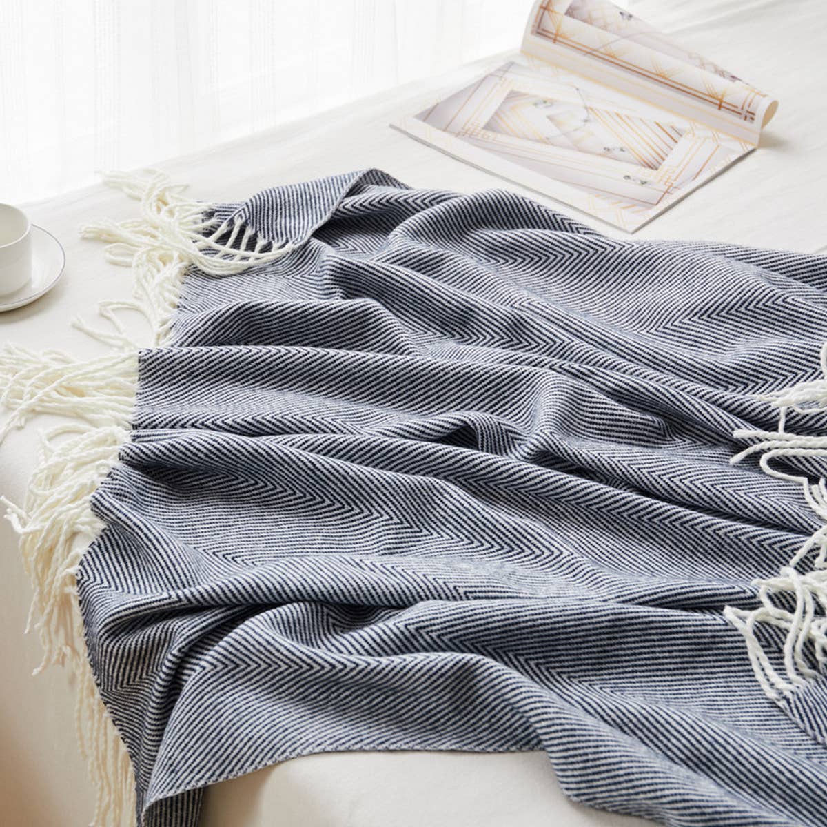 WOVEN JACQUARD TASSEL THROW BLANKET_CWMM1472