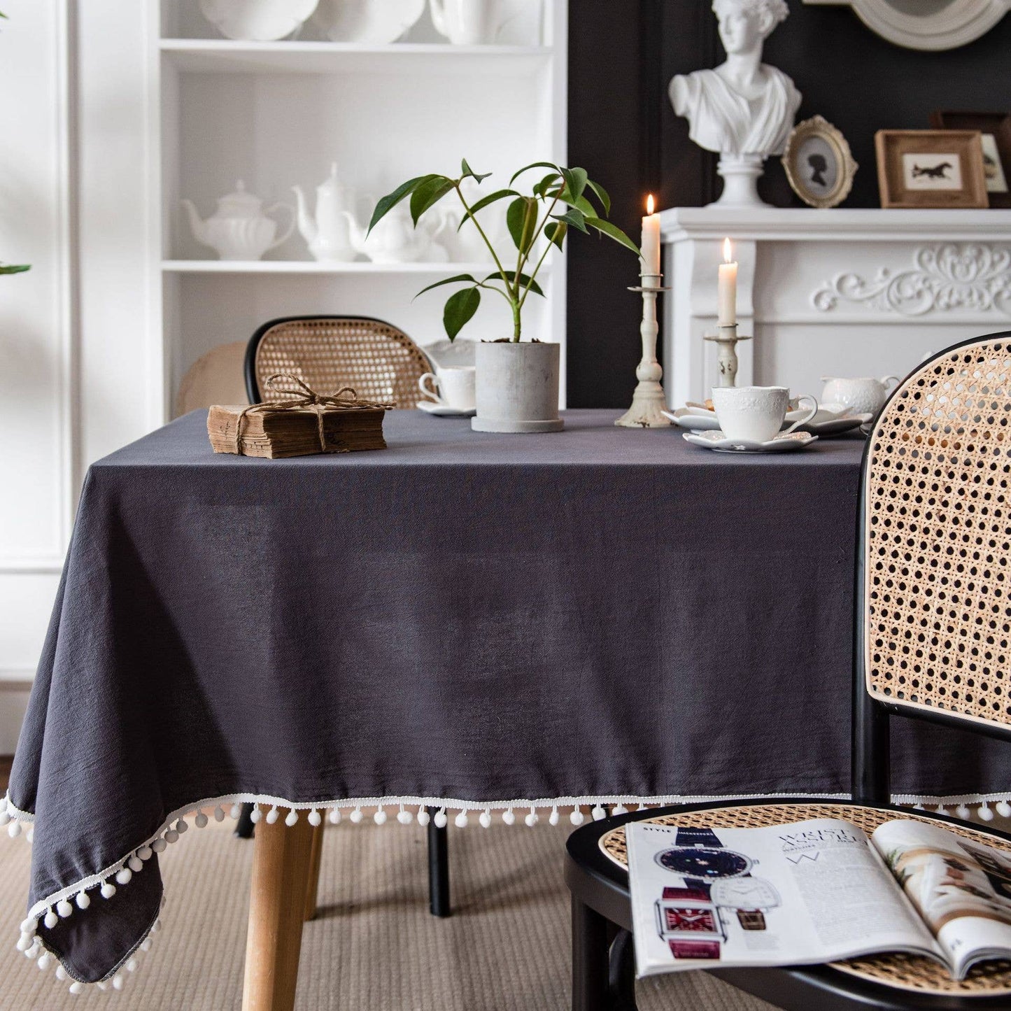 TASSEL DETAILED COZY TABLECLOTH