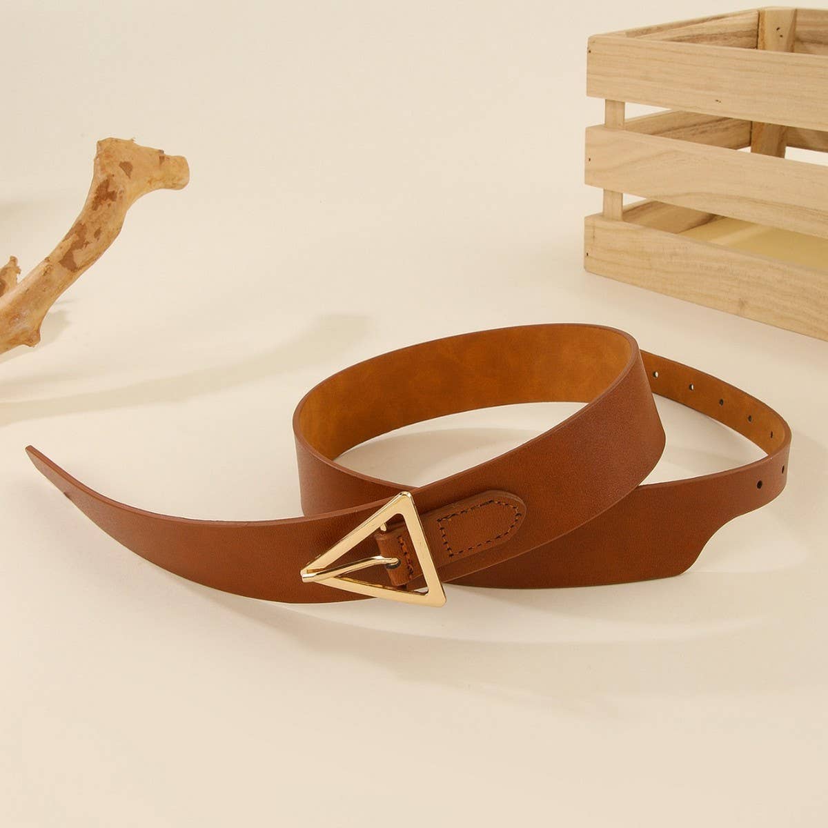 TRIANGLE METAL BUCKLE DECORATIVE BELT