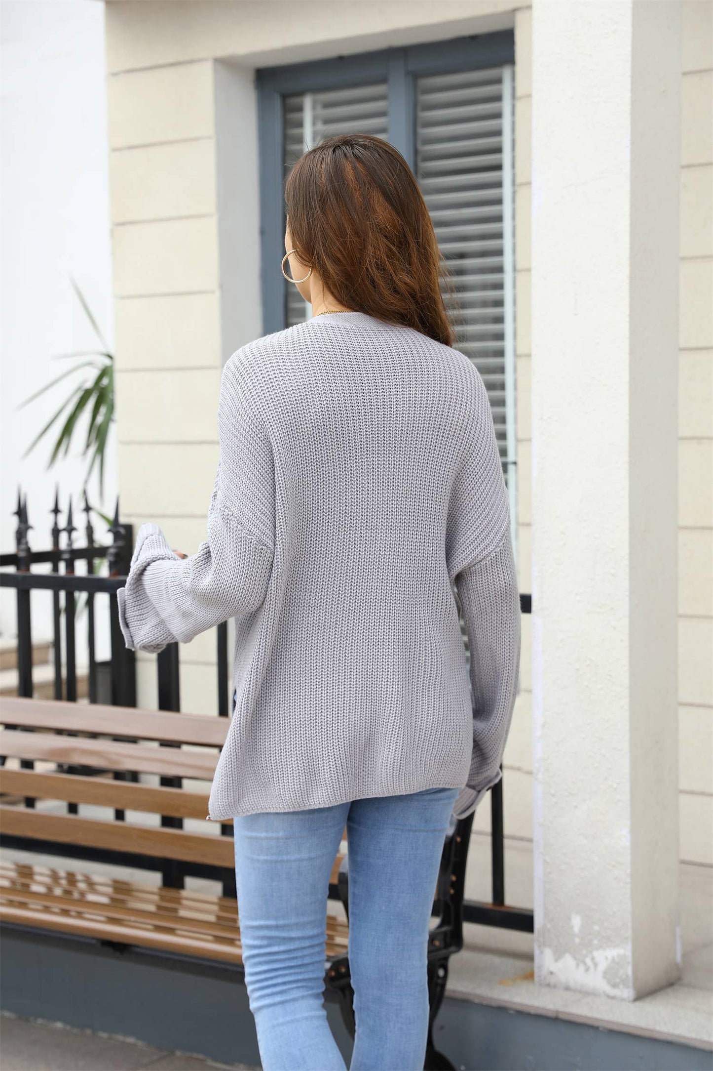 Fashionable V-neck loose knitted cardigan